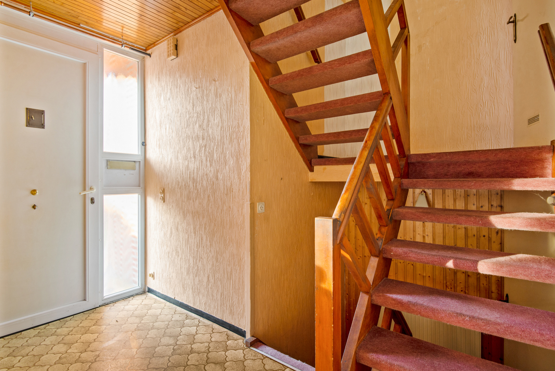 Te renoveren rijwoning met veel ruimte en gezellige stadstuin - foto 4