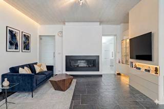 Spacious house for sale located in Oostnieuwkerksesteenweg 5 in Roeselare, on a plot of 337 m² with a living area of 305 m². The house was built in 1960 and renovated in 2006, with the joinery recently being renewed, providing extra comfort. In addition, this home is ideal for spacious families or those looking for a kangaroo home, thanks to the separate studio with bedroom and bathroom.The property also has a spacious multifunctional annex, which makes it particularly interesting for the self-employed or for those who have a secondary occupation. There is also a garage with access to the garden. Located at a strategic location near access roads, the E403, the center of Roeselare, the station, shops and schools, which ensures easy accessibility. This home offers a lot of potential for those who want to live in a spacious way and want to finish it even further to their own taste.LAYOUTGround floor:- Practical entrance hall- Bright living room- Spacious dining area- Kitchen- Storage- Garage with access to the garden- Garden with outbuilding- BasementFirst floor:- Night hall- 4 Bedrooms- BathroomSecond floor:- Studio with attached bathroom- Attic space (possibility of an extra bedroom)Advantages:- 5 bedrooms- Garage with access to the garden- Multifunctional annex- Central location near E403, Roeselare center, station, shops and schoolsThe property is offered through the Pre-sale formula. Between 06/04/2026 09:00 and 11/04/2026 12:00, you can come visit the property by appointment and make an offer. The listed price is a starting price. For further information, please contact the property agent.This property is subject to the renovation obligation imposed by the Flemish government for residential buildings (unless demolished within 5 years of purchase). For more information, consult the website of the Flemish Energy and Climate Agency at https://www.vlaanderen.be/een-woning-kopen/renovatieverplichting-voor-residentiele-gebouwen