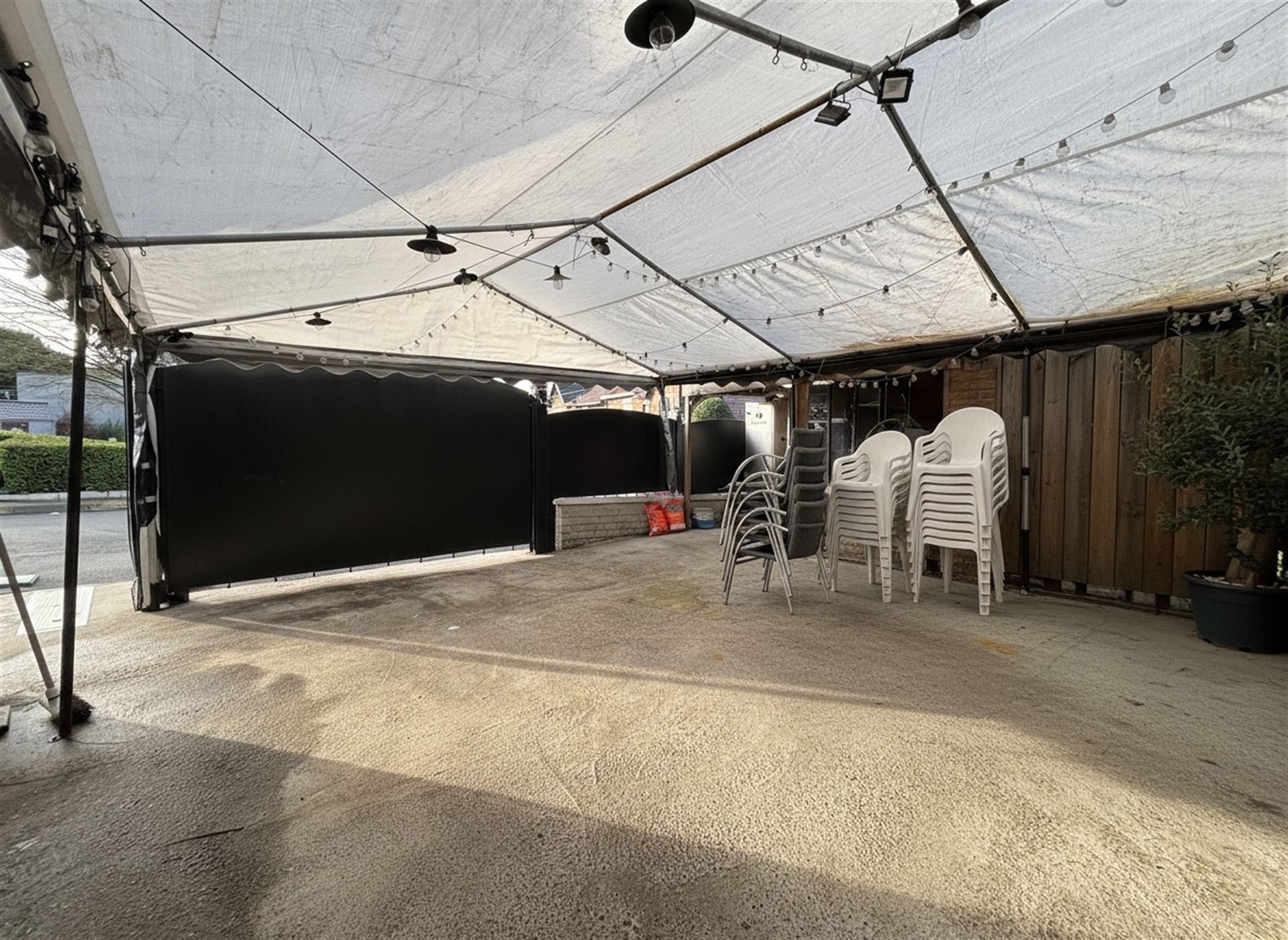 SOUS OPTION Superbe maison de commerce - photo 4