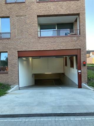 <p>PLACE DE PARKING A LOUER dans la résidence SAFFROU UV 3 "Parkzicht" à Blekerijstraat 46 à 9700 Oudenaarde.</p><p>Vous avez du mal à trouver un parking à Audenarde ? <br />Cette place de parking souterrain est à louer.</p><p>Le prix est de 78 €/mois + 2 €/mois de charges communes<br /><br />Intéressé ? <br />Demandez une visite ou des informations via notre site web www.immodhondt.be </p>