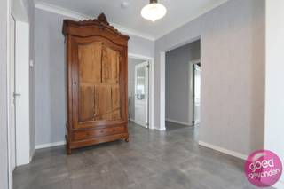 MAISON DE PLEIN-PIED 3 FAÇADES + ATELIER dans un emplacement très calme, avec 2 chambres, un grand carport et un joli jardin avec une...