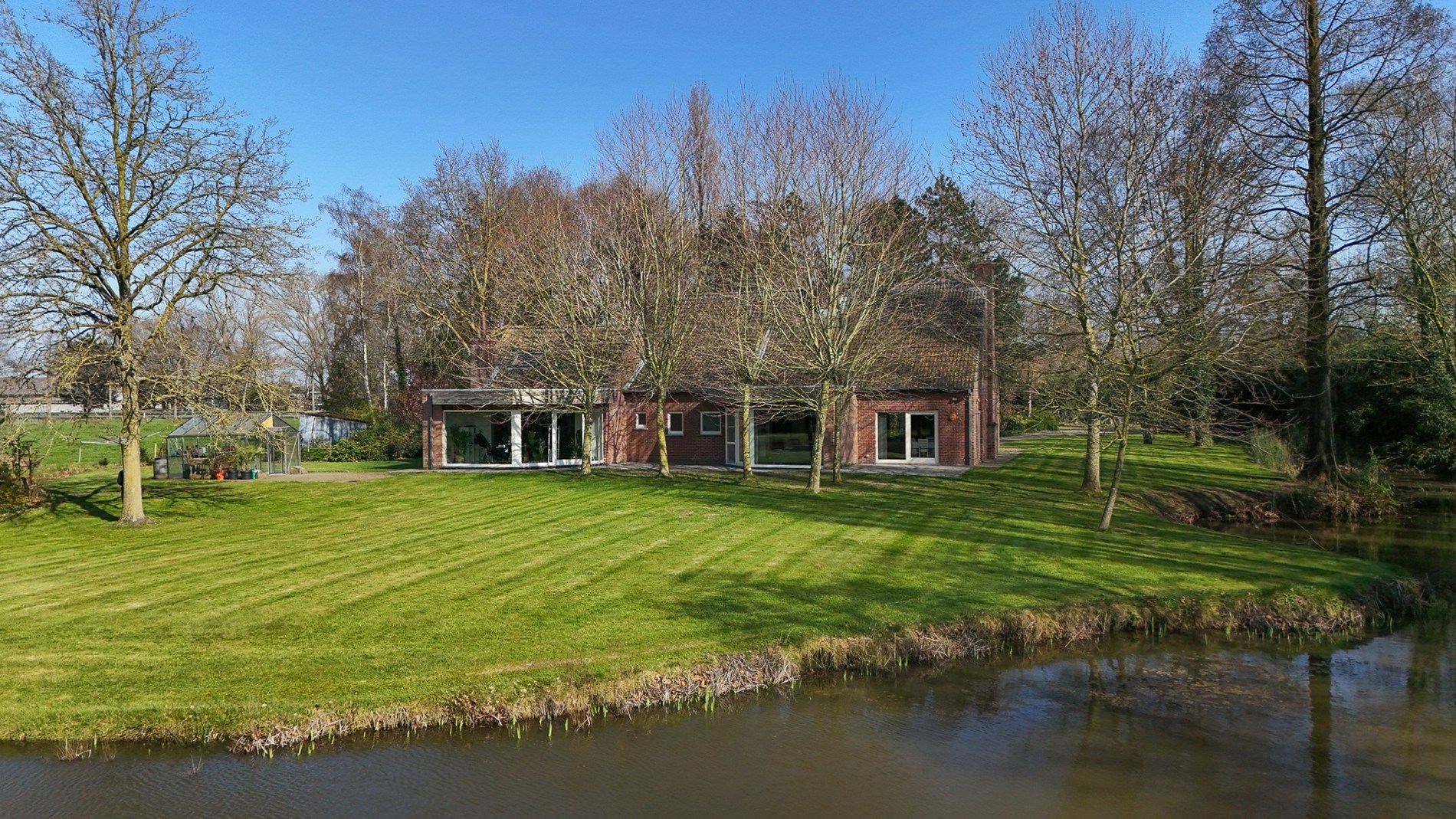 Landelijke villa op ruim 1 hectare grond te Maldegem - foto 1