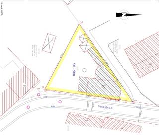 Perceel bouwgrond voor het oprichten van een OPEN bebouwing. Zeer rustig gelegen perceel maar toch vlot bereikbaar! Driehoekig perceel met een straatbreedte van 31m60. Er werd reeds een stedenbouwkundig attest aangevraagd voor het oprichten van een nieuwbouw met footprint van 12m op 8m. Qua gabarit is er vrije keuze: hellend dak of plat dak. Het attest werd gunstig geadviseerd.<br />Dankzij de fiscale maatregelen inzake afbraak en heropbouw kan u slopen en heropbouwen aan 6% BTW, indien u aan de voorwaarden voldoet!