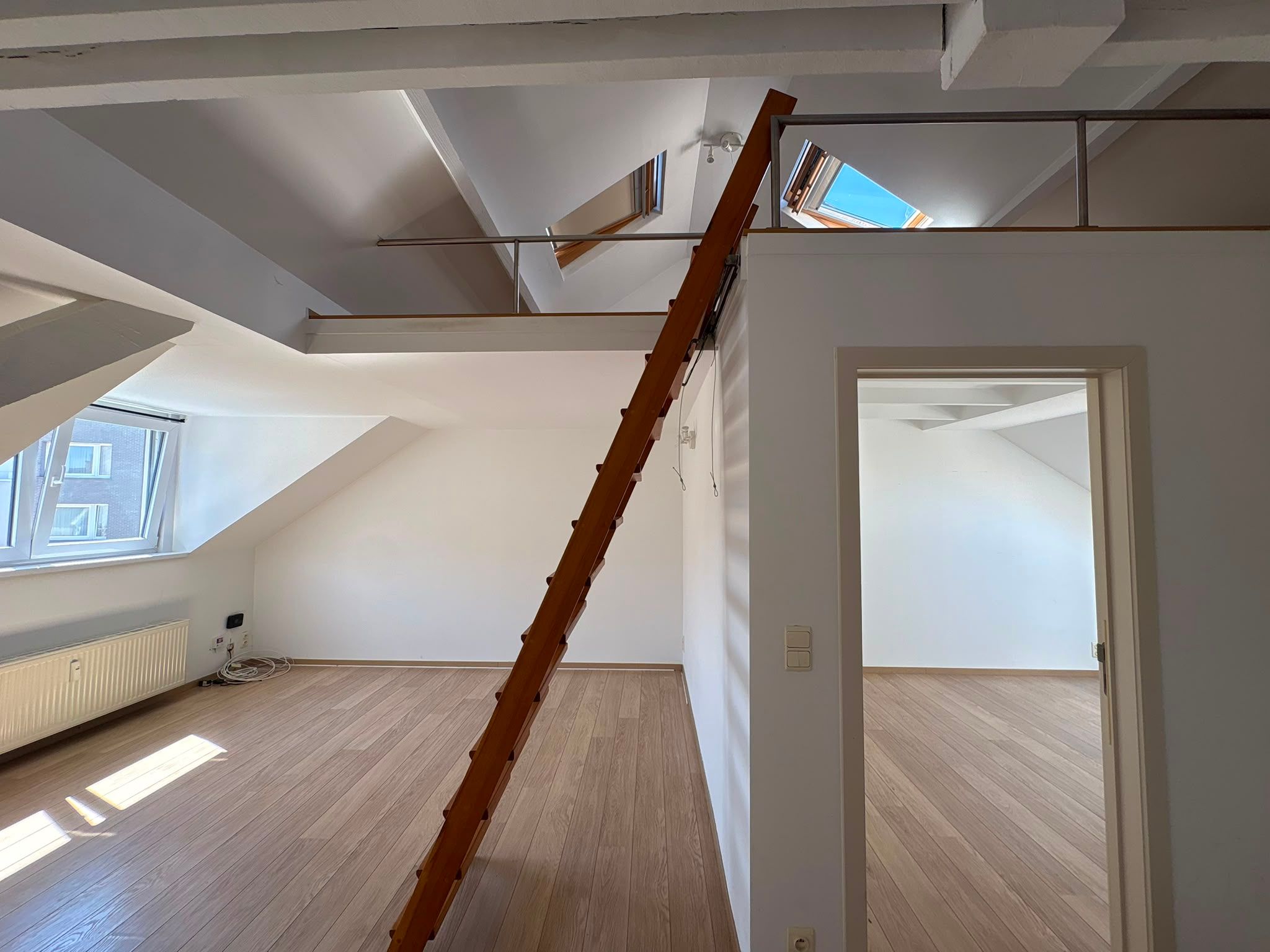 Lichtrijk appartement met mezzanine te centrum Oostende te huur! - foto 5