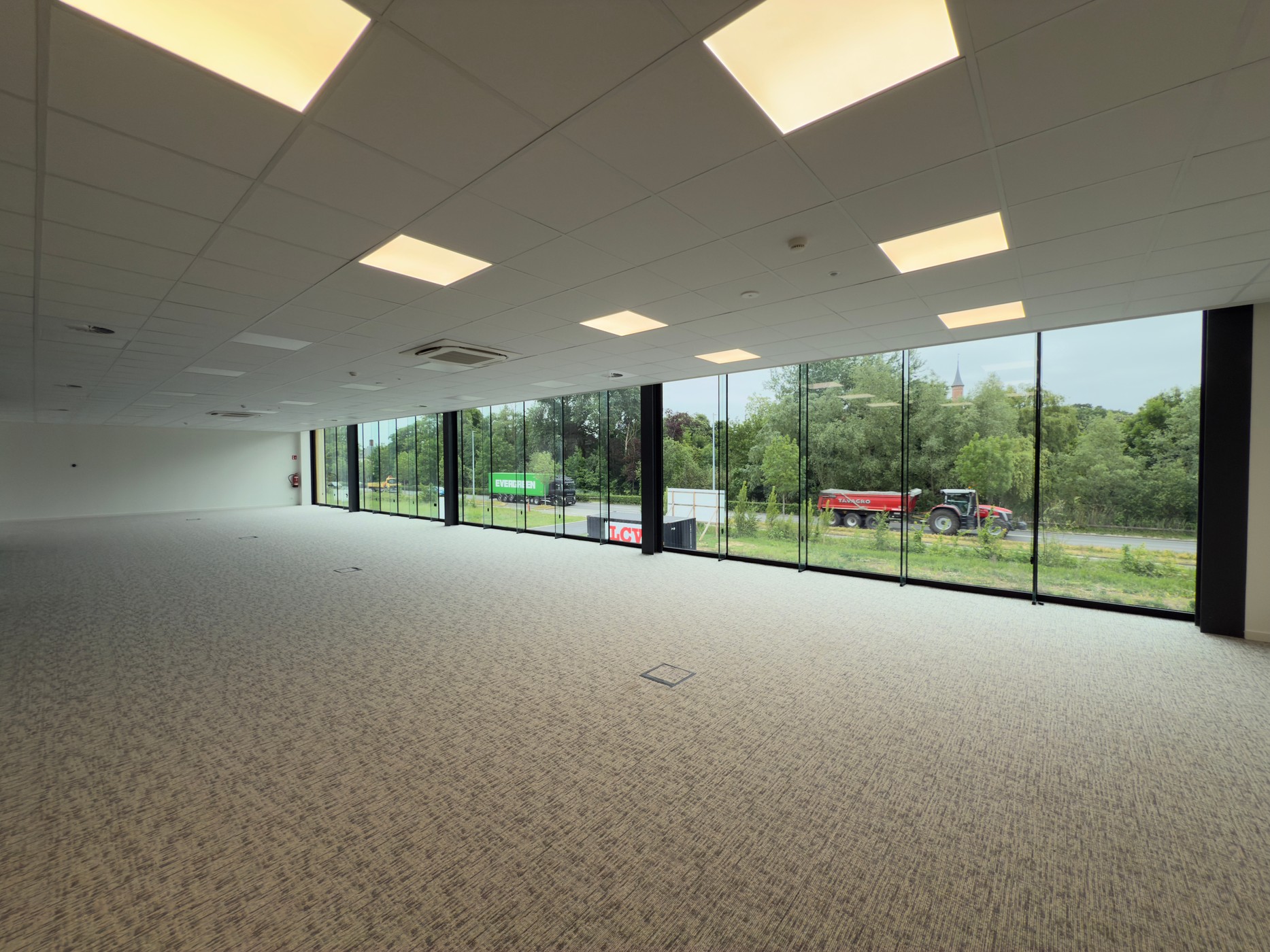 KMO unit 219 m² met kantoor 287m² te Olsene vlak aan E17 - foto 4