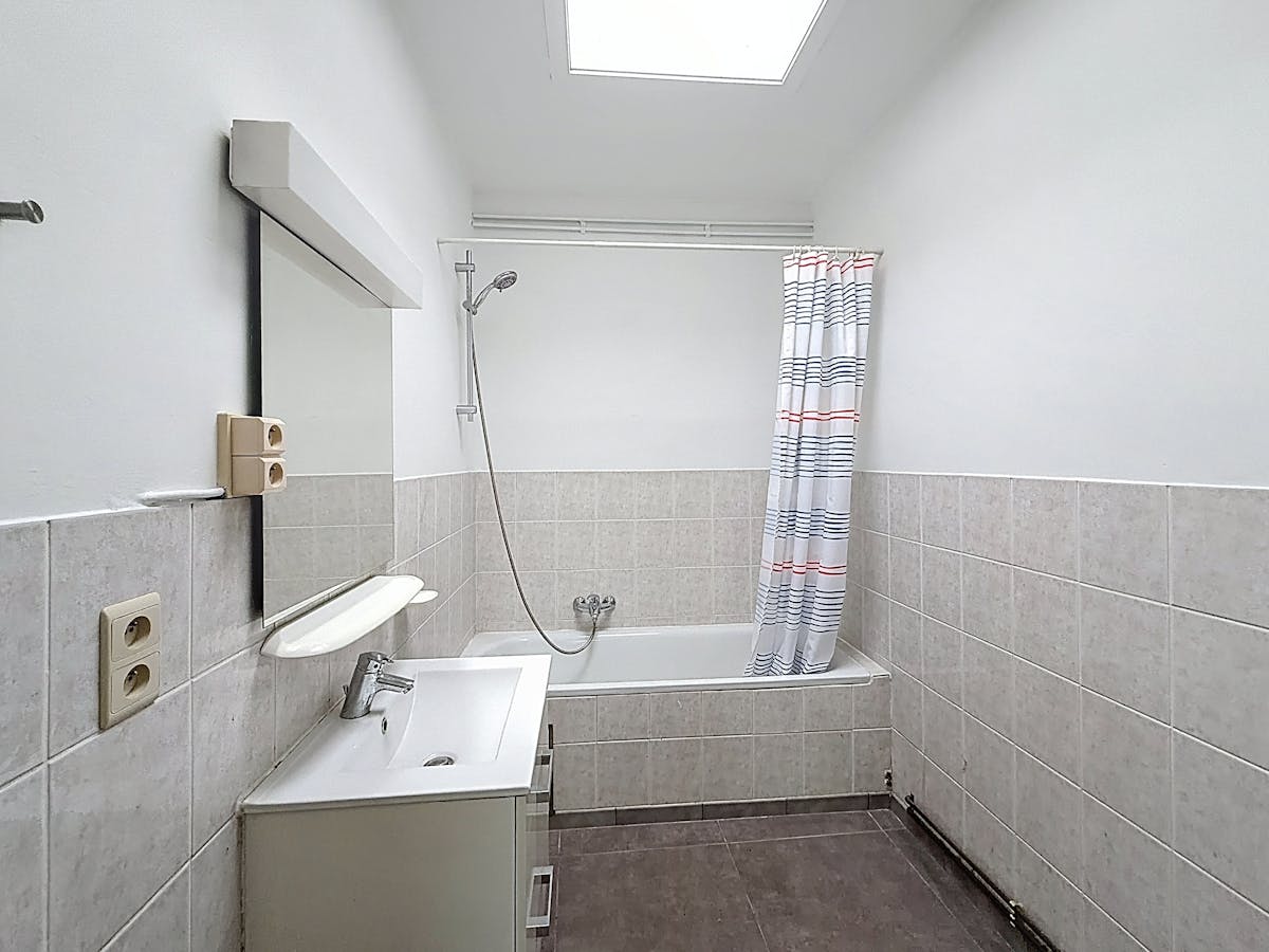 Gerenoveerde conciërgewoning met autostaanplaats - foto 5