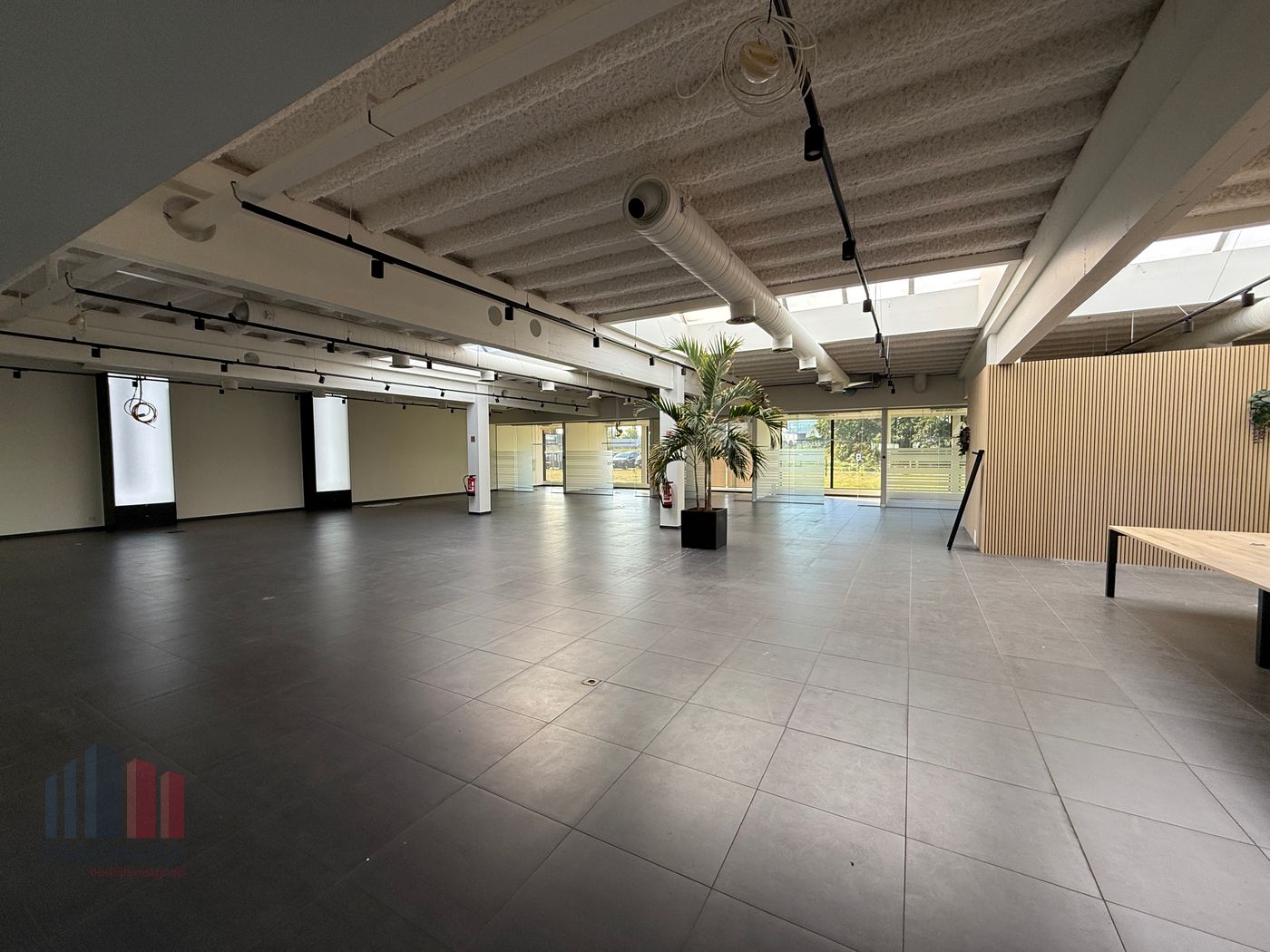 Bedrijfsgebouw op topligging met visibiliteit van de E17 te Sint-Niklaas - foto 5