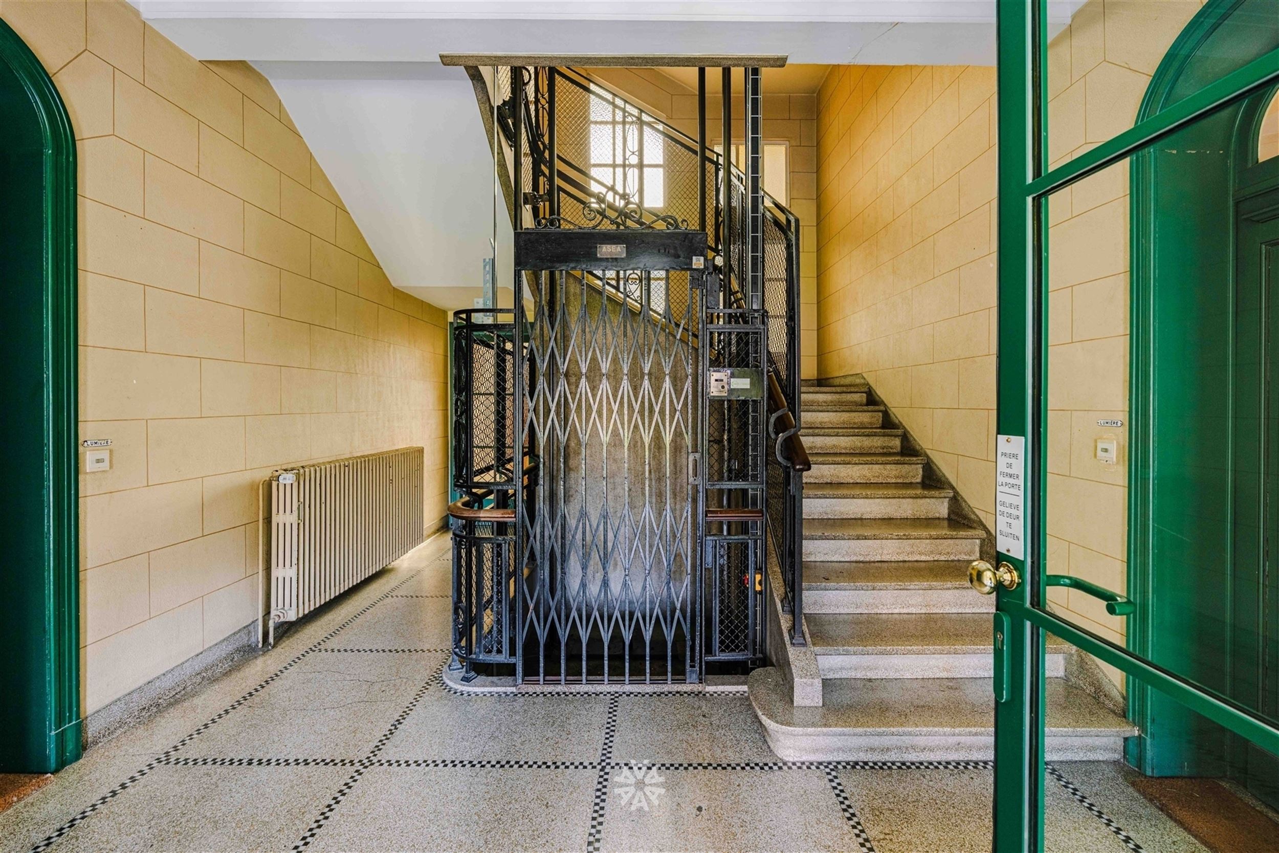 Karaktervol en ruim appartement in historisch gebouw met prachtig uitzicht over Citadelpark - foto 4