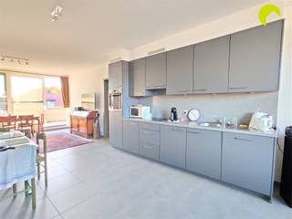 Cet appartement récent de 2 chambres à coucher avec de spacieuses terrasses à l'avant et à l'arrière se trouve dans le quartier agréable de...