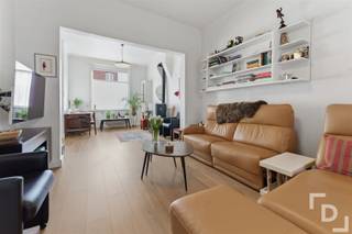 Deze aantrekkelijke en energiezuinige woning vinden we in de Zonnebeekseweg te Ieper, dicht van alle faciliteiten zoals winkels,...