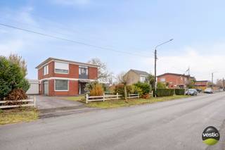 Deze te renoveren woning is gelegen aan de Hannefveldstraat 11 te Hasselt (Kermt), een rustige deelgemeente van Hasselt, met uitstekende...