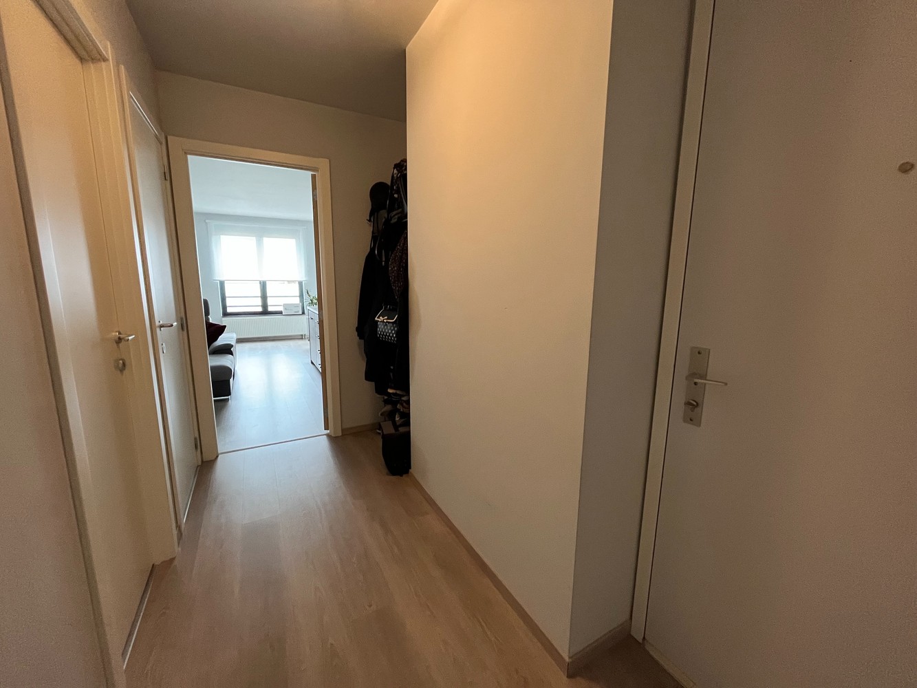 Modern, instapklaar 2-slaapkamer appartement naast het station van Leuven! - photo 2