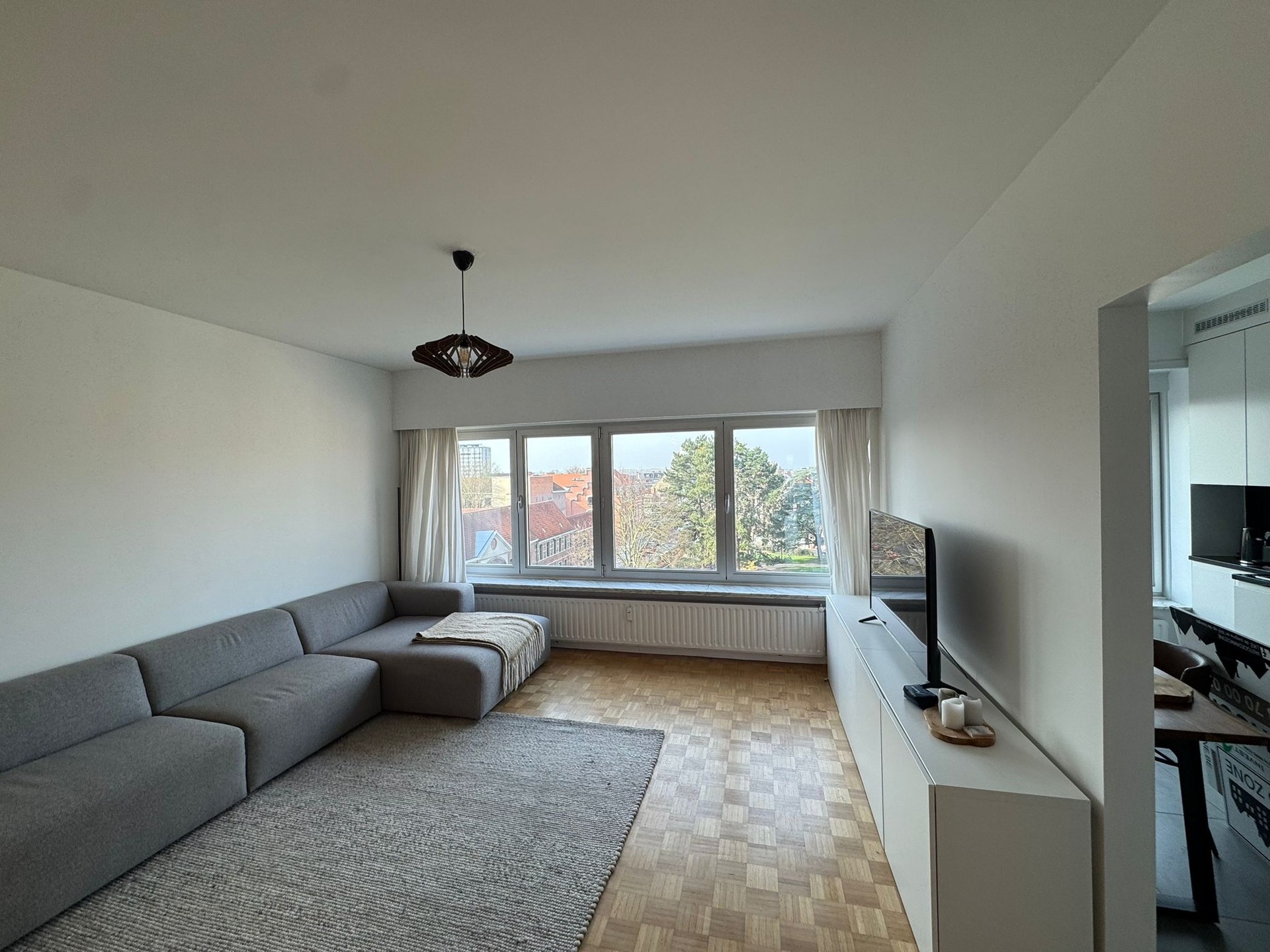 Bemeubeld appartement met 2 slaapkamers en garage - foto 2