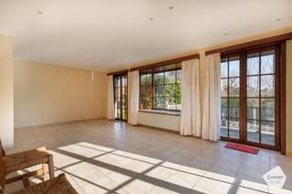 Deze prachtige villa ligt in een rustige villawijk in Oostduinkerke, op wandelafstand van de Zeedijk en het levendige Oostduinkerke-Bad. Dankzij...
