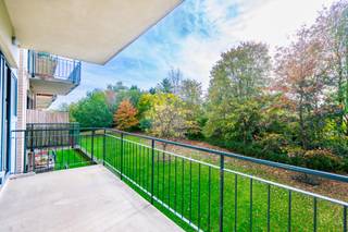 Tel: 0456 12 69 37 / E-mail: kilian.f@weinvest.be<br /><br />We Invest offers you a superb 3-bedroom apartment in a green neighborhood of Woluwe-Saint-Pierre. Located on the 2nd floor of a building with an elevator, it is composed as follows: Entrance hall with WC and laundry room, a bright living room opening onto a large south-facing terrace (10 m²), a fully equipped kitchen, 3 bedrooms, a bathroom and a shower room.<br /><br />As an option, you can have access to a parking space and a cellar which can be added to your rental.<br /><br />Located close to Parc Malou and Parc des Sources, the Fallon Stadium, various schools, Racing White Woluwe, sports centers, the Promenade Verte for cycling enthusiasts, Stockel Square Shopping Center and public transport.<br /><br />Rent: €1525/month<br />Charges: €280/month (maintenance of common areas, hot water and heating).<br />PEB: C<br /><br />Available from June 1st, 2026! Minimum 3-year lease!<br /><br />Visit without delay! For more exclusive properties, visit www.weinvest.be