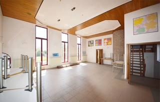 Op een toplocatie in het centrum van Herzele, met gratis parking voor de deur, vind je dit karaktervolle en multifunctionele handelspand in...