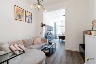 Wonen in het centrum en profiteren van al het moois dat de stad te bieden heeft? Het kan in dit instapklare appartement in de Nationalestraat...