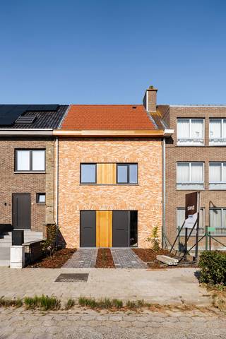 Welkom in de begeerde Sint Elisabeth wijk, waar deze comfortabele & duurzame nieuwbouwwoning te koop staat! We komen de woning binnen via een...