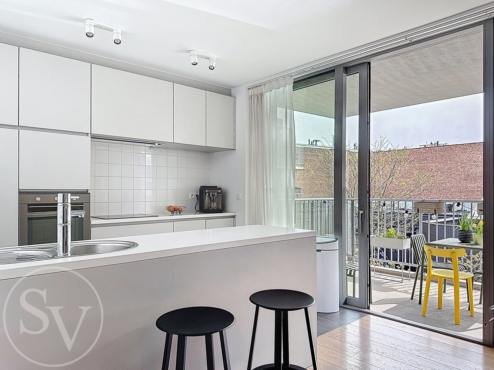 Appartement op TOP locatie, 2 slpk, terras en parking. - foto 4