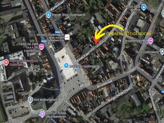 KLEINSCHALIGE, MULTIFUNCTIONELE OPBRENGSTEIGENDOM met historische waarde in hartje Oudenaarde. Het pand is VERGUND ALS KANTOORRUIMTE MET...