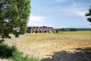 Propriété unique, prête à emménager et pleine de caractère, située dans un bâtiment classé dans la campagne d'Aaigem. Cette maison exceptionnelle...