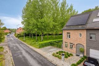 INSTAPKLARE HALFOPEN WONING MET 4 SLAAPKAMERS IN GROENE OMGEVINGOp een rustige en groene locatie in Wintam bevindt zich deze instapklare halfopen...