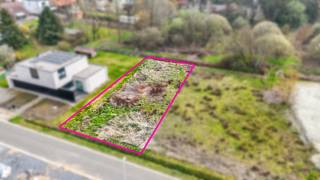 Ruim en groen gelegen bouwperceel voor open bebouwingBij ImmoFusion 7/7 “open huis”: klik op onze 3D-TOUR en ervaar vastgoed alsof je er zelf...