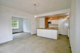 Prachtige instapklare woning in Lievegem! Gelegen in een rustige buurt nabij de dorpskern, biedt deze woning alle faciliteiten, diensten en...