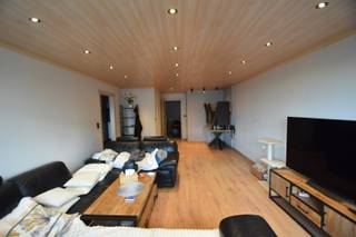 <p>Charmante appartement met volgende eigenschappen:<br />° Gelegen in hart van Tongeren.<br />° Wonen in een verzorgde residentie<br />°  Diverse winkels in onmiddellijke omgeving<br />° Gerenoveerd in 2019<br /><br />INDELING:<br />° Niveau -1:<br />Kelderberging<br /><br />° Niveau +4:<br />Centrale inkomhal - woonkamer - keuken met balkon - berging - gastentoilet - badkamer - ruime slaapkamer.</p>