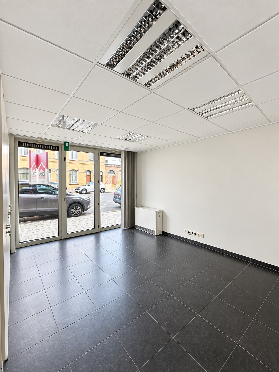 Commercial à louer à Ypres - photo 4
