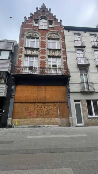 <p><span>                Te KOOP BLANKENBERGE</span></p><p><span>Authentieke gevel met vergunning voor 2 duplexen en 1 studio.</span></p><p><span>Een deel van de werken zijn reeds uitgevoerd.</span></p><p><span>voor meer info Bel 050/41.55.50</span></p><p><span> </span></p>