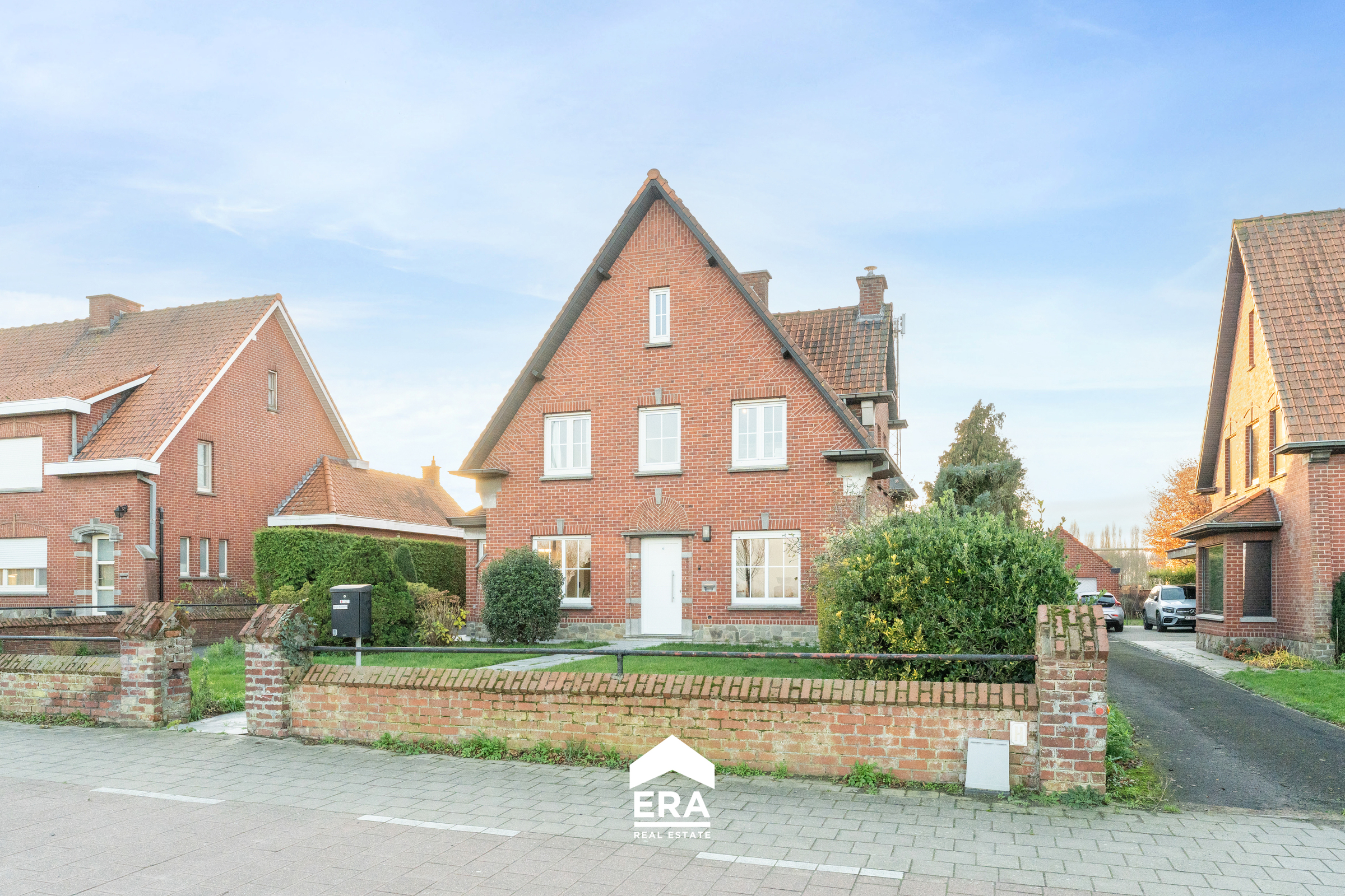 Ruime gezinswoning met 4 slaapkamers en garage (1.120 m²) - foto 1