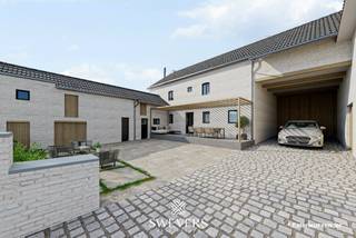 Voor meer info en foto’s, surf naar www.swevers.be – Deze uitzonderlijk ruime hoeve op een perceel van 47a 74ca biedt een unieke kans voor wie op zoek is naar een renovatieproject met karakter, ruimte en tal van mogelijkheden. Gelegen langs de Tongersesteenweg 363 in Borgloon beschikt de woning over een bewoonbare oppervlakte van 192 m². Op het gelijkvloers bevinden zich een ruime living, aparte eetkamer, keuken en een extra kamer die dienst kan doen als bureau of hobbyruimte. Via het poorthuis bereik je de binnenplaats met verschillende grote stallen en een garage van ca. 60 m²; Op de verdieping geven de nachthal en vijf slaapkamers alle ruimte aan een groot gezin of een combinatie van wonen en werken. De zolder van ca. 88 m² biedt uitbreidingsmogelijkheden. De tuin van ongeveer 2.340 m² vormt een absolute troef voor dierenliefhebbers, of wie droomt van een uitgestrekt groen domein. Voor meer informatie, bel 012 699 900. Bron bewoonbare oppervlakte: EPC – verslag. Dit pand is onderworpen aan de renovatieverplichting van de Vlaamse overheid voor residentiële gebouwen (behoudens bij sloop binnen 5 jaar na de aankoop). Consulteer voor meer informatie de website van het Vlaams Energie- en Klimaatagentschap via https://www.vlaanderen.be/een-huis-of-appartement-kopen/renovatieverplichting-voor-residentiele-gebouwen.