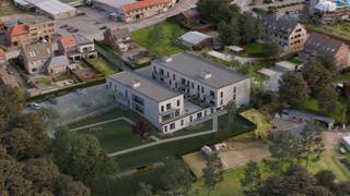 <span><span><strong>Reeds 30% verkocht! </strong><br />Een modern woonconcept in centrum Lubbeek:</span><br /><br />Residentie Martinus reflecteert perfect de essentie van een hedendaagse woonbeleving. Een plaats waar jong en oud samenleven in een hedendaags vitaal kader, </span><span>pal in het</span><strong><span> </span>centrum van Lubbeek</strong><span> en toch in het groen.</span><br /><br /><span>De 29 appartementen beschikken telkens over 1 of 2 slaapkamers en een ruim terras. </span><span>We combineren de beste isolatie met een </span><span>geothermische warmtepomp</span><span>, </span><span>zonnepanelen, vloerverwarming</span><span> en vloerkoeling. Dit alles resulteert in een </span><strong>E-peil < E20</strong><span>. <br /><br /></span><span>Met dienstverlener “Paloma Vlaanderen” biedt Martinus een <strong>goedkoop zorgtarief</strong> aan. Met een basistarief van €3,5 per dag geniet u van de zelfstandigheid van een appartement, maar met de 24u/24u aanwezigheid van een concïerge. De voordelen van een assistentiewoning binnen Martinus zijn eindeloos: Boodschappen aan huis, een bar in het gebouw voor een gezellige tas koffie of een wijntje, </span><span>groepsvoordelen rond energie, multimedia, verzekeringen of het aankopen van een elektrische fiets</span><span>.</span><br /><br /><span>De aankoop van een assistentiewoning is bovendien </span><strong>fiscaal voordelig</strong><span>! Zo betaalt u slechts 12% btw i.p.v. de gebruikelijke 21% bij aankoop van een nieuwbouw. Daarnaast heeft u natuurlijk de gebruikelijke voordelen van een energiezuinig appartement: een lage energiefactuur en 50% korting op uw onroerende voorheffing levenslang. </span><br /><br /><span><strong>Niet hulpbehoevend?</strong><span> Binnen residentie Martinus bent u meer dan welkom! De continue aanwezigheid van een conciërge biedt vele voordelen. Geniet u tijdens de wintermaanden bijvoorbeeld liever van de zon in Spanje? De conciërge kan eenvoudig een oogje in het zeil houden. Gezien de flexibiliteit van het zorgpakket kunt u er evenzeer voor zorgen dat uw appartement gepoets wordt tijdens uw afwezigheid. </span><br /><br /><span>In Lubbeek kun je genieten van de gezelligste terrasjes, leuke winkels en zoveel meer… Wonen in residentie Martinus is wonen op wandelafstand van de supermarkt, de bakker, banken, apotheken, het postkantoor, eet- en drankgelegenheden … Je appartement is </span><strong>vlot bereikbaar</strong><span> met de fiets, de auto en de bus. Op 12 minuten sta je met de bus in Leuven. </span><br /><br /><span>Ook als wandelaar of fietser haal je in Lubbeek je hartje op. </span><span>Meer dan 20 fiets- en wandelroutes</span><span> brengen je langs de prachtige vergezichten en uitgestrekte wijngaarden van Lubbeek en het Hageland.</span><br /><br /><span>Contacteer ons vandaag nog voor een persoonlijk vrijblijvend gesprek via </span><strong>0491 90 99 90</strong><span> of </span>nieuwbouw@living-stone.be<span> !</span></span>