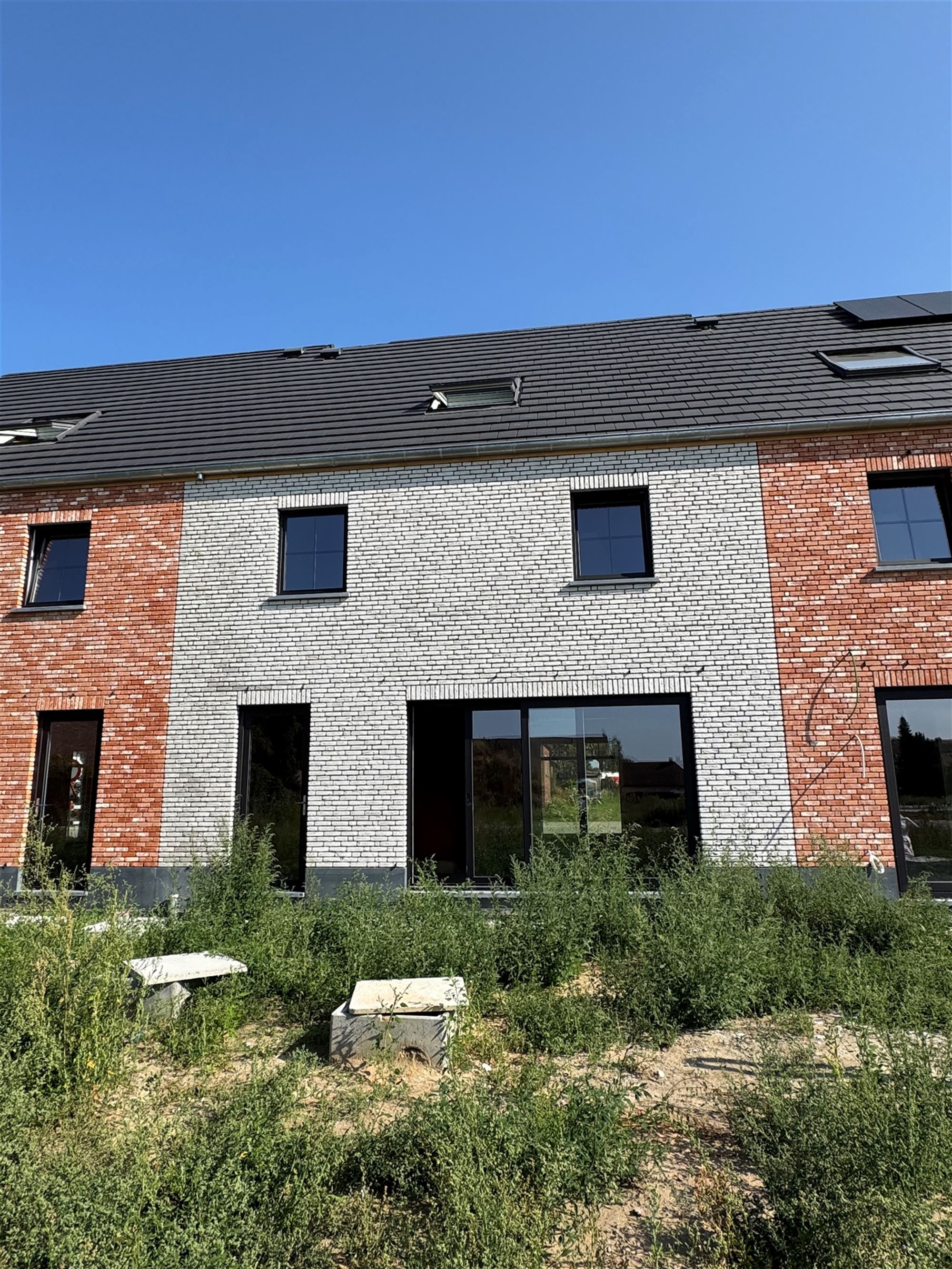 Ruime nieuwbouwwoning met 4 slaapkamers en carport te koop!  - foto 3