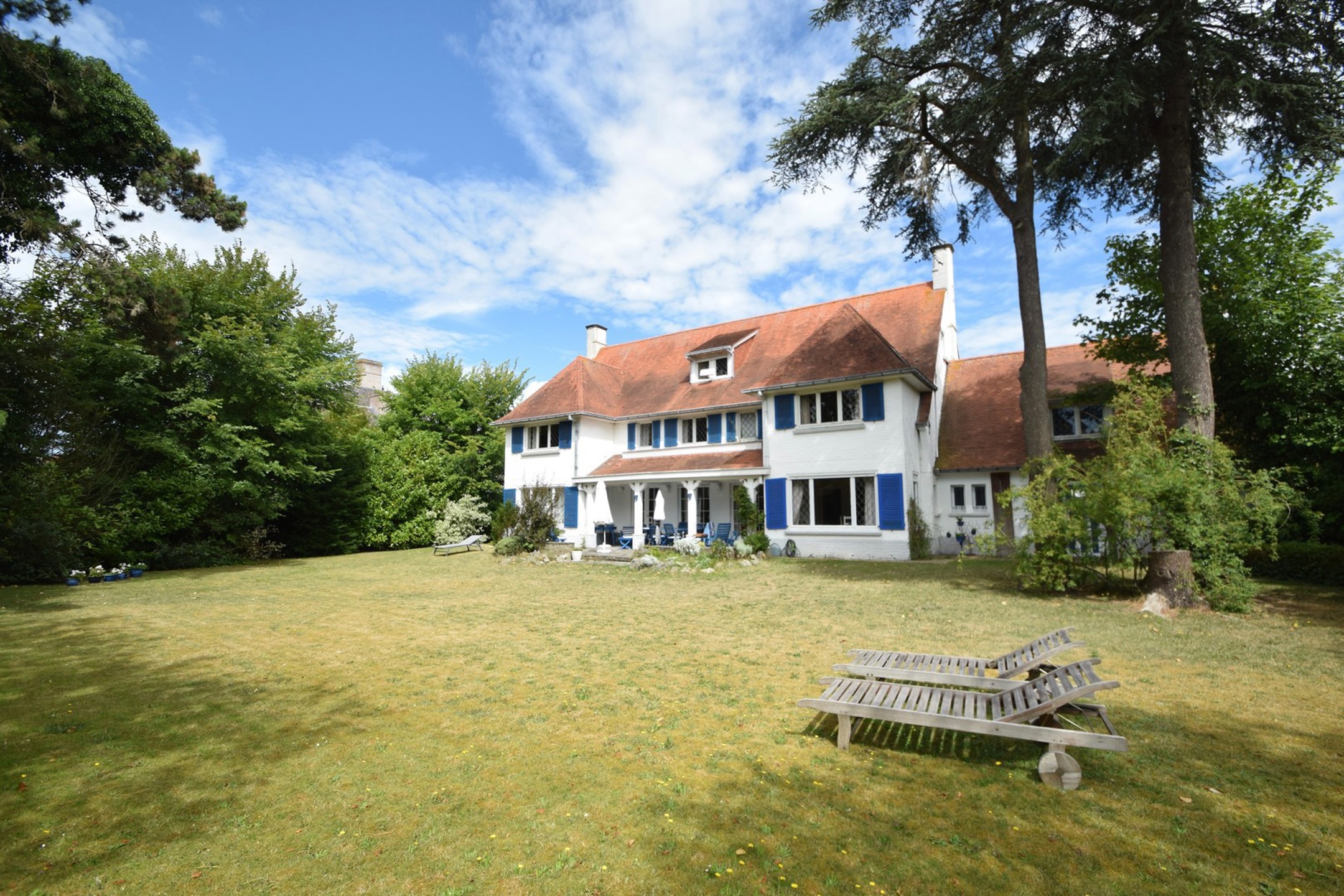 Unieke villa met karakter en potentieel op toplocatie in het hart van het Zoute. - foto 2