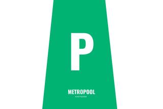 Een ondergrondse autostaanplaats te huur onder toren 4 onder de' Westkaai-Torens'.Bijzonderheden:De garagepoort is te bedienen met een...