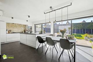 Instapklare, energiezuinige HOB met hoogwaardige afwerking in het hart van Grembergen Welkom in deze recente en perfect onderhouden ruime...