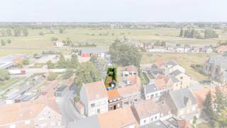 In de dorpskern van Zarren, een rustige deelgemeente van Kortemark, treffen we deze gezellige woning met tuin. Alle nodige voorzieningen...