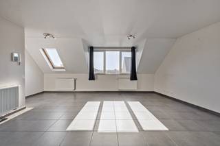 Layout: 3°V.: - entrance hall- bright living space with open kitchen- bedroom with access to balcony- bathroom equipped with a washbasin, bath...