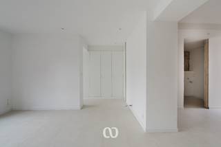 Cherchez-vous une maison récemment rénovée avec beaucoup de lumière naturelle et de nombreuses possibilités? Trouvé!Les rénovations modernes, les...