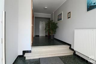 Composition :RDCH : Hall d'entrée commun : 15m², grand garage 1 voiture :  +/- 23 m²Quatrième étage : Hall d'entrée privatif avec espace penderie :...