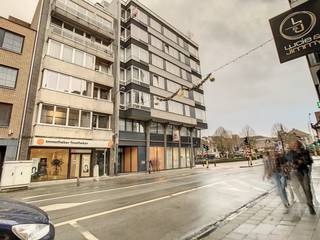Volledig gerenoveerd appartement met als indeling: living, keuken, balkon, nachthal, 2 slaapkamers, berging, apart toilet, badkamer en kelder.Dit...