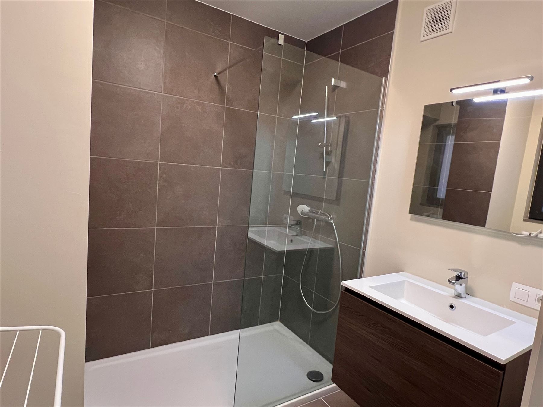 Appartement résidentiel nouvellement construit avec terrasse ensoleillée - photo 4