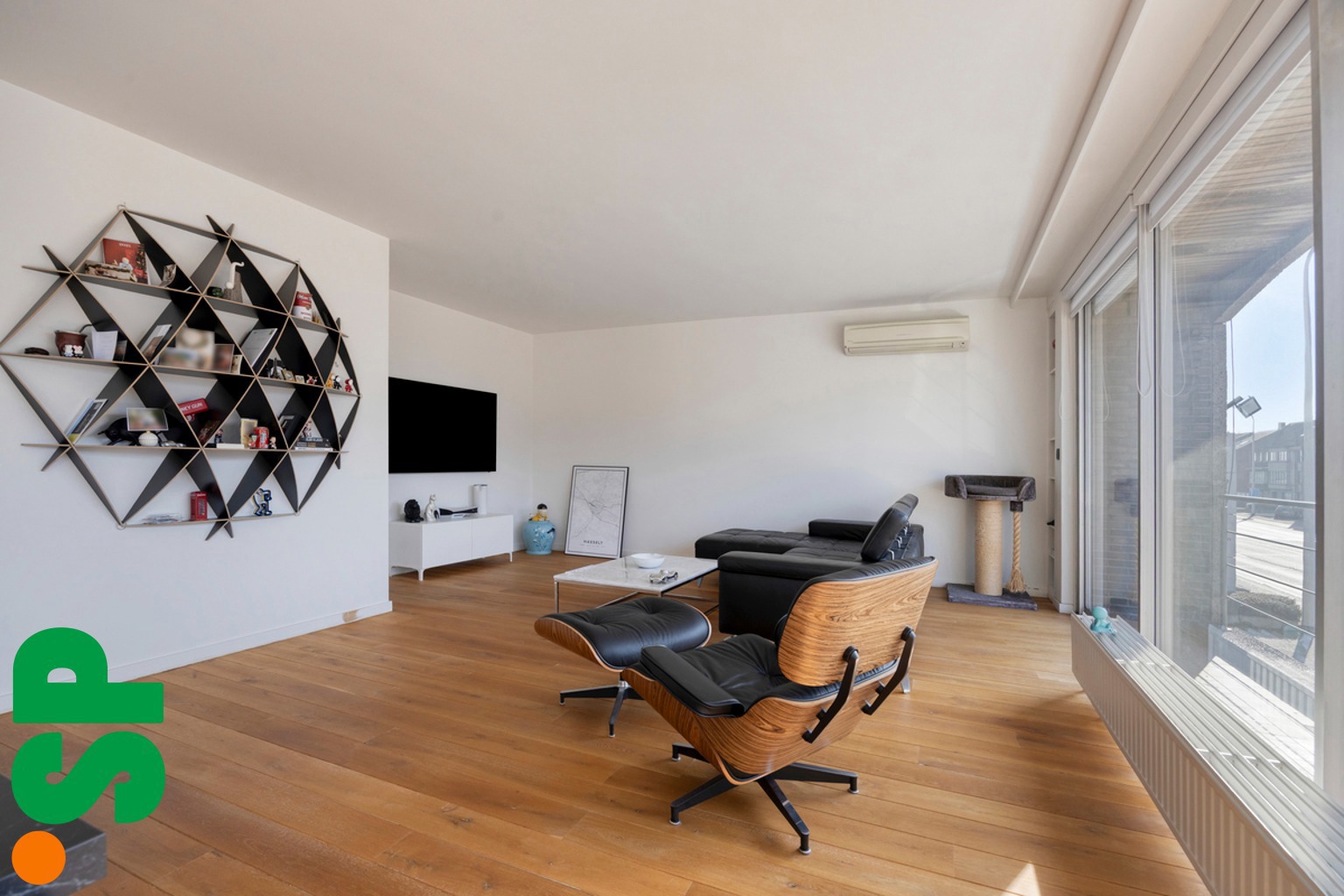 Zeer ruim appartement (163m²) met 3 slaapkamers en groot terras. - foto 4