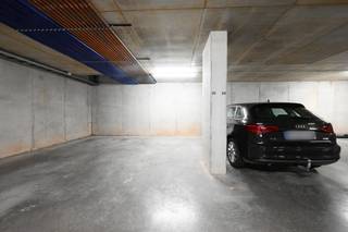 Ondergrondse staanplaats te huur in het centrum van Rumbeke. De parkeerplaats is te bereiken via een automatische poort. 