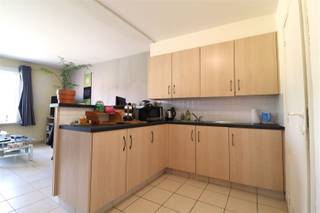 Lichtrijk, ruim opgevat 3-slaapkamerappartement. Aangenaam dorpsplein met eet-, wandel- en fietsgelegenheid in de directe omgeving. Via de...