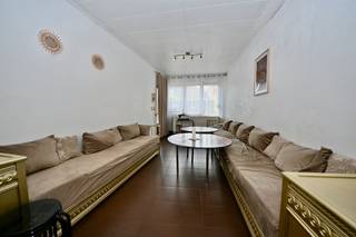 <p><span><span>Op te frissen woning in het centrum van de Willebroek, op wandelafstand van winkels, scholen en het openbaar vervoer. Deze woning beschikt op het gelijkvloers over een woonkamer, een aangrenzende keuken en een badkamer met douche en toilet. Op de eerste verdieping bevinden zich 2 slaapkamers en een badkamer met toilet en douche. Op de tweede verdieping bevinden zich twee extra slaapkamers. Een ideale woning met veel potentieel op een topligging.</span></span></p>