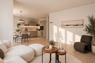 BEZOEK DIT LICHTRIJK HOEKAPPARTEMENT – 6% btw mogelijk<br /><br />Dit gezellig, eigentijds en kwalitatief afgewerkt hoekappartement is gelegen in een kleinschalige residentie met slechts zes appartementen. Het appartement beschikt over twee ruime slaapkamers en een privatief terras met open zicht. Gelegen in het binnengebied, ideaal om in alle rust te genieten.<br />Dit appartement beschikt over een lichtrijke leefruimte met open keuken en is volledig uitgerust met vloerverwarming en -koeling, aangestuurd via een individuele energiezuinige lucht/water warmtepomp. Verder is er een ingerichte badkamer, een gastentoilet en een praktische berging.<br />Dankzij de aluminium raamprofielen en de hoogwaardige thermische en akoestische isolatie geniet u hier van optimaal wooncomfort en een gunstig E-peil.<br /><br />We nodigen je uit om wonen op zijn best te ervaren. Ontdek de nieuwe ruime modelwoningen (4 slpk) en verschillende ingerichte appartementen, midden in het autovrije binnengebied. Ook de tuin, een rustige oase in de stad, wordt momenteel volop aangelegd. Ruimte, rust, licht en comfort staan deze keer centraal, precies zoals wonen in Hof Berlamuze bedoeld is.<br /><br />Dit project geniet van het verlaagde btw-tarief van 6% btw voor sloop en heropbouw, onder voorwaarden. NIEUW: niet alleen wie een Hof Berlamuze appartement of woning koopt voor eigen bewoning, maar ook investeerders (particulier of vennootschap) kunnen nu van dit gunsttarief genieten. (www.hofberlamuze.be/6btw)<br /><br />De werken zitten in een vergevorderde fase en de modelappartementen zijn klaar voor uw bezoek. Kom zelf de hoogwaardige afwerking en het wooncomfort ontdekken in deze inspirerende, nieuwe woonomgeving.<br /><br />Hof Berlamuze telt zeven stijlvolle laagbouw woongebouwen, harmonieus ingepast rond een centraal binnenhof met veel groen en rust. Het aanbod is divers: van comfortabele appartementen met 1 slaapkamer tot ruime gezinswoningen met 4 slaapkamers.<br />Hier woon je vlak bij de muziekschool en middenin het kloppende hart van Lier – waar cultuur, natuur en water samenkomen.<br /><br />Hof Berlamuze: hier zit muziek in jouw toekomst!<br /><br />Info:<br />www.hofberlamuze.be<br />Een persoonlijke afspraak?<br />www.hofberlamuze.be/maak-afspraak/ - wonen@fidesinvest.be - t 03 232 54 00<br /><br />Info? www.hofberlamuze.be. Een afspraak? www.hofberlamuze.be/maak-afspraak/ - wonen@fidesinvest.be - t 03 232 54 00.