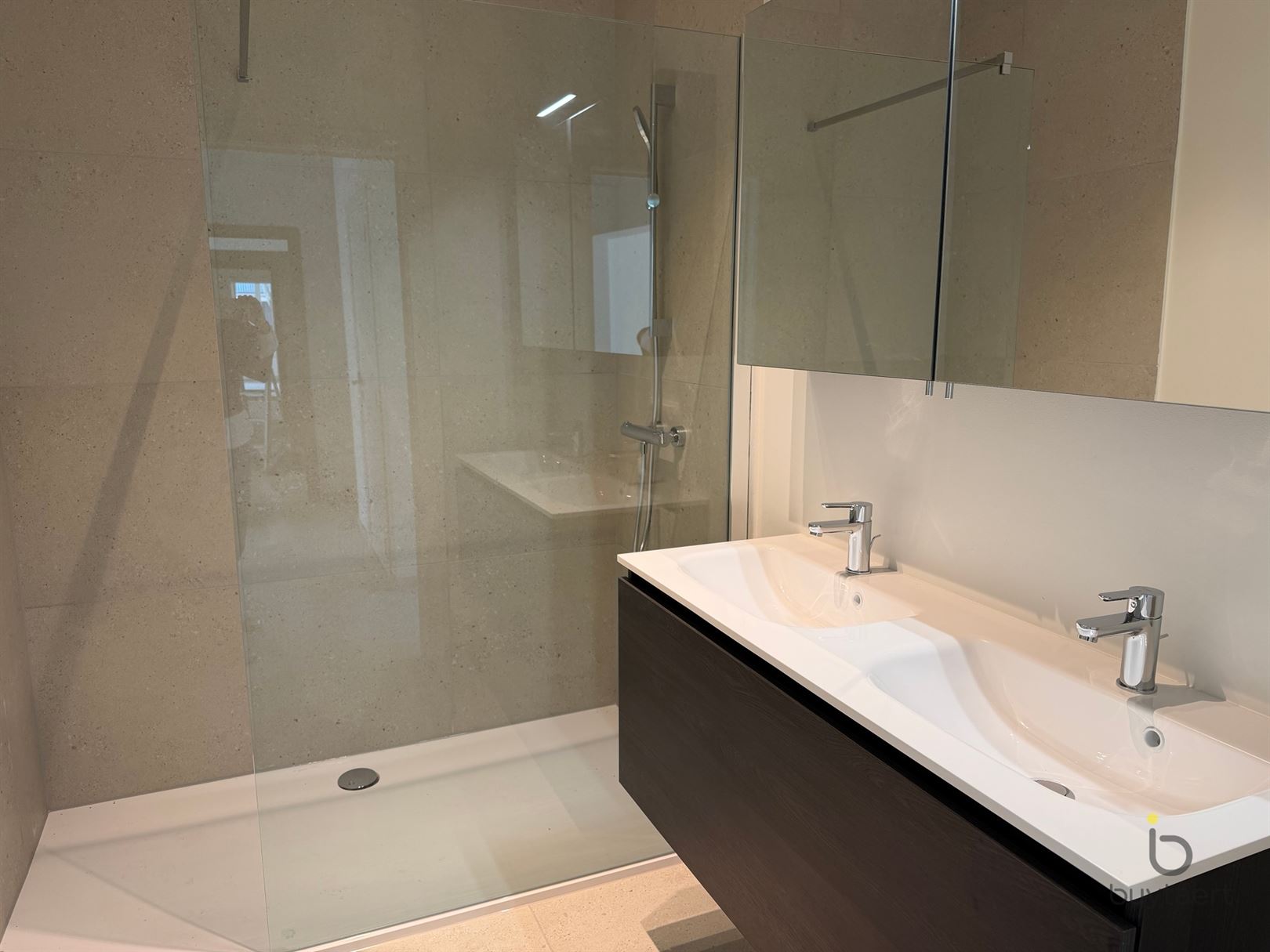 Gerenoveerd gelijkvloers appartement aan de Singel. - foto 5